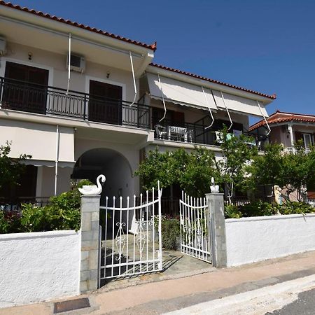 Mega Apartments Tirós 外观 照片